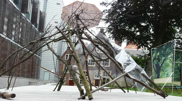 Sculpture / installation by Carmen, Sen McGlinn + Sonja van Kerkhoff for OpenLuchtHotel 2013